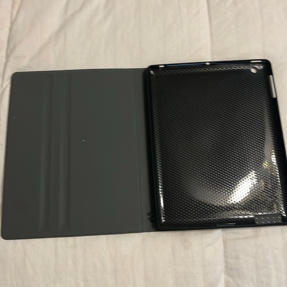 Minnie & Mickey IPad Case Christmas Mr. & Mrs. Claus - Picture 2 of 7